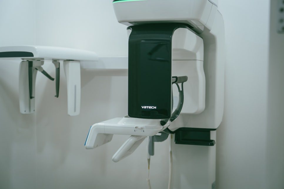 The clinic's panoramic and CT X-ray machine standing in its own room